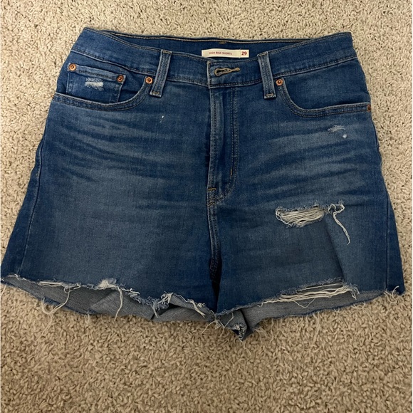 Levi’s High Waisted Shorts - Picture 2 of 4
